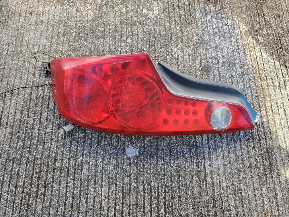 Infiniti G35 coupe taillight (Parts)