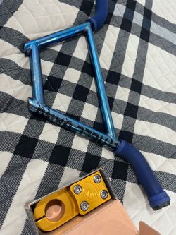 2wg bars blue with odi grips 55$