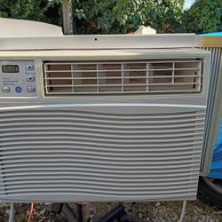 10000 BTU Window Unit Works Great 
