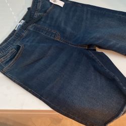 New Old Navy Levies Short