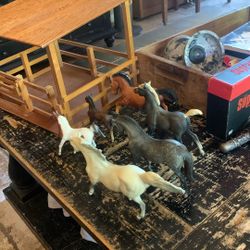 Vintage Breyer 1970 Horses And Walco 1970 Horse Stall And Last Photo 2 Hartland Horses And One Not Stamped 