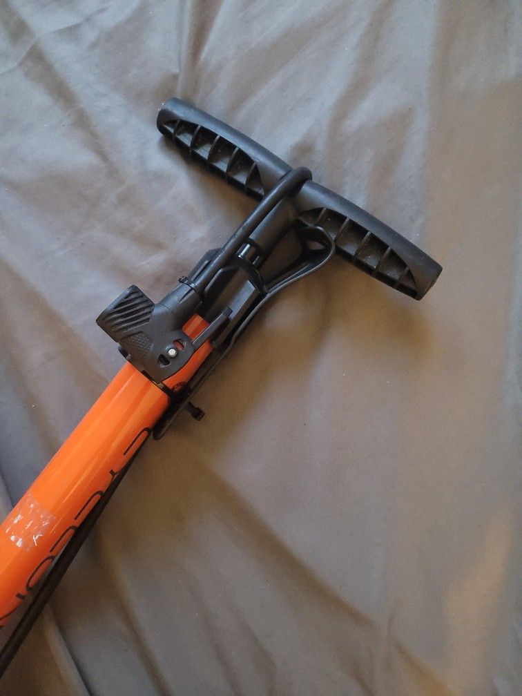 Schwinn Cyclone bike pump( NEW ) LOCAL PURCHASE ONLY