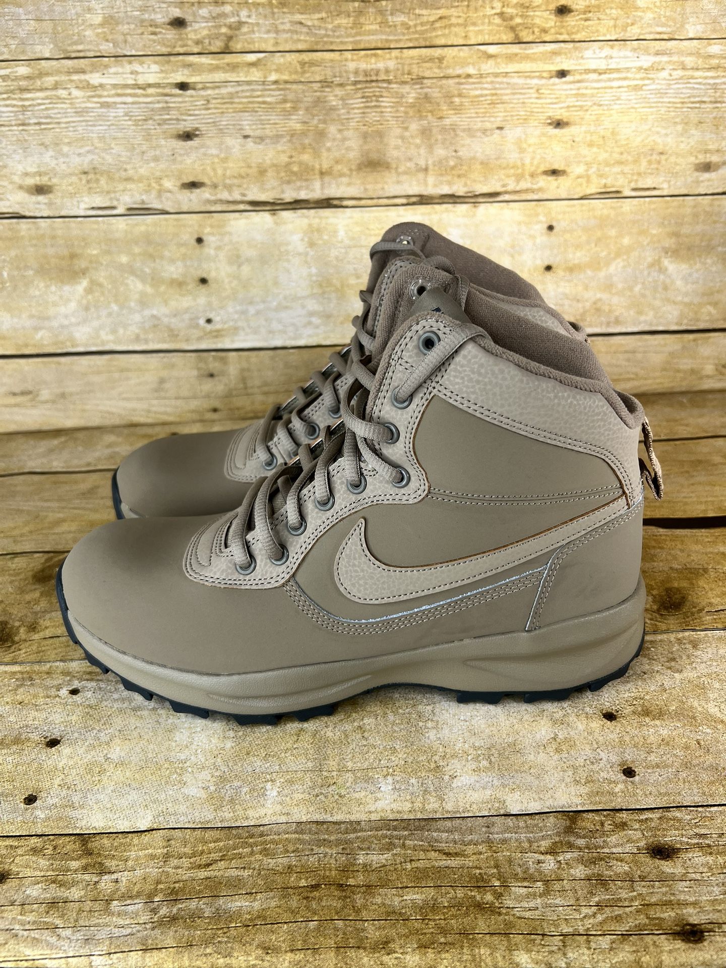 Nike Manoadome Mid Boots Brown Khaki 844358 200 Men s Size 9.5 for Sale in Copperas Cove TX OfferUp
