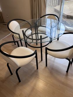 4ft Round Dining Table  With 2 Matching Cpunterop Stools