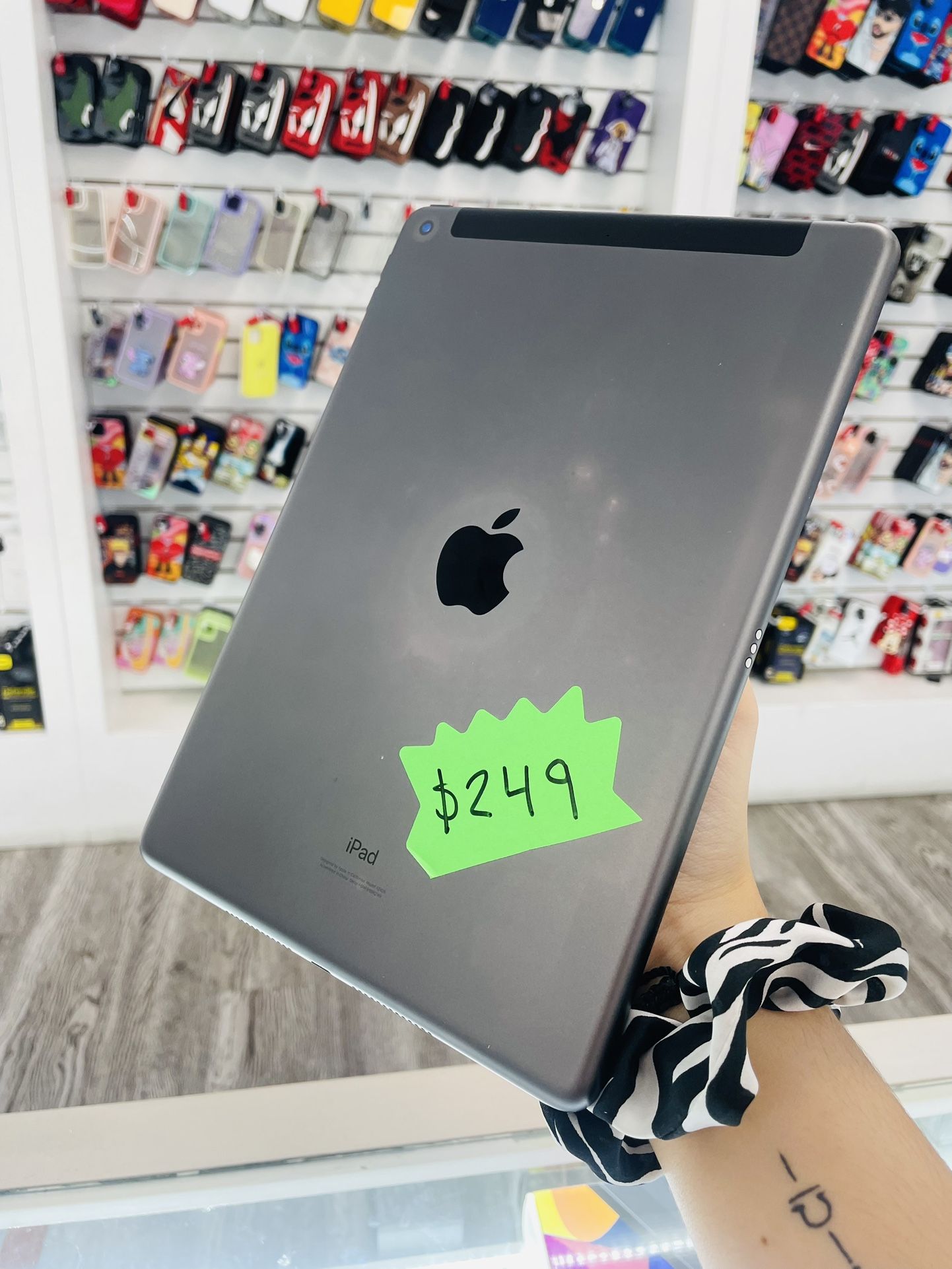 iPad 8th Gen 32GB LTE