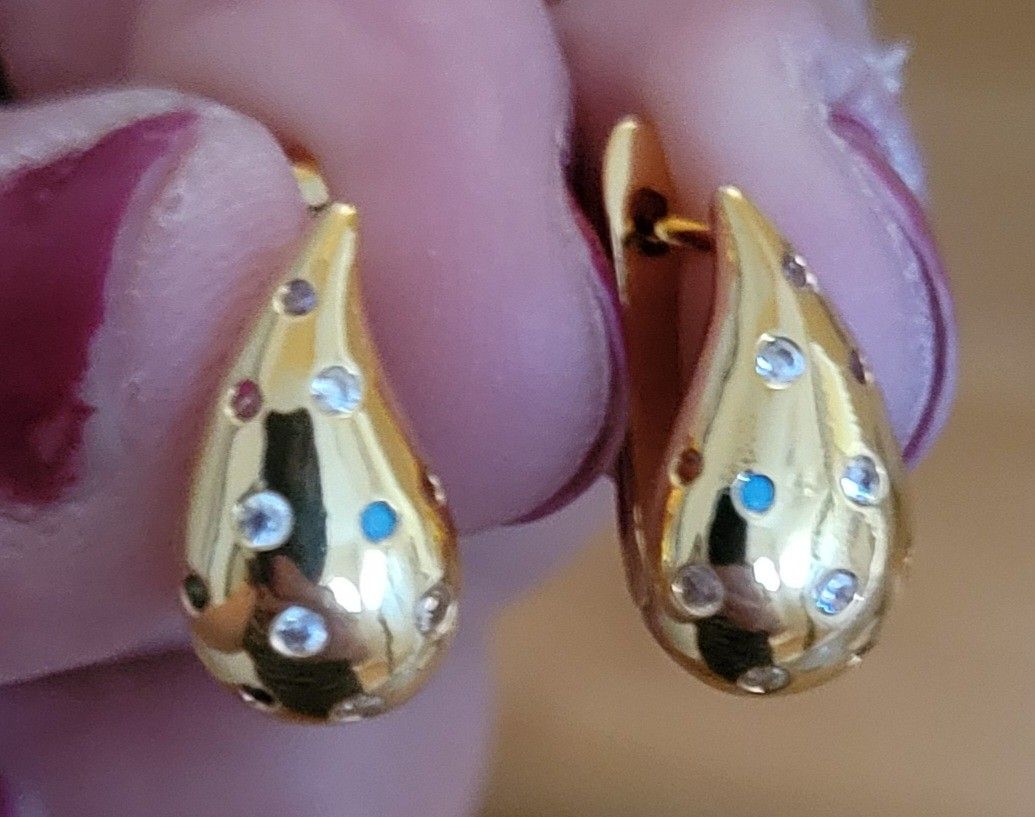 Brand new 21k gold plated womens earring