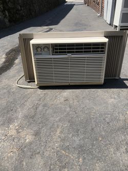 Very nice Frigidaire air conditioner