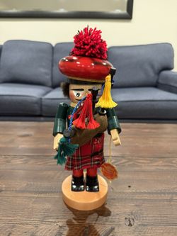 Beautiful Steinbach Nutcracker #S973, Chubby Scottish Bagpiper