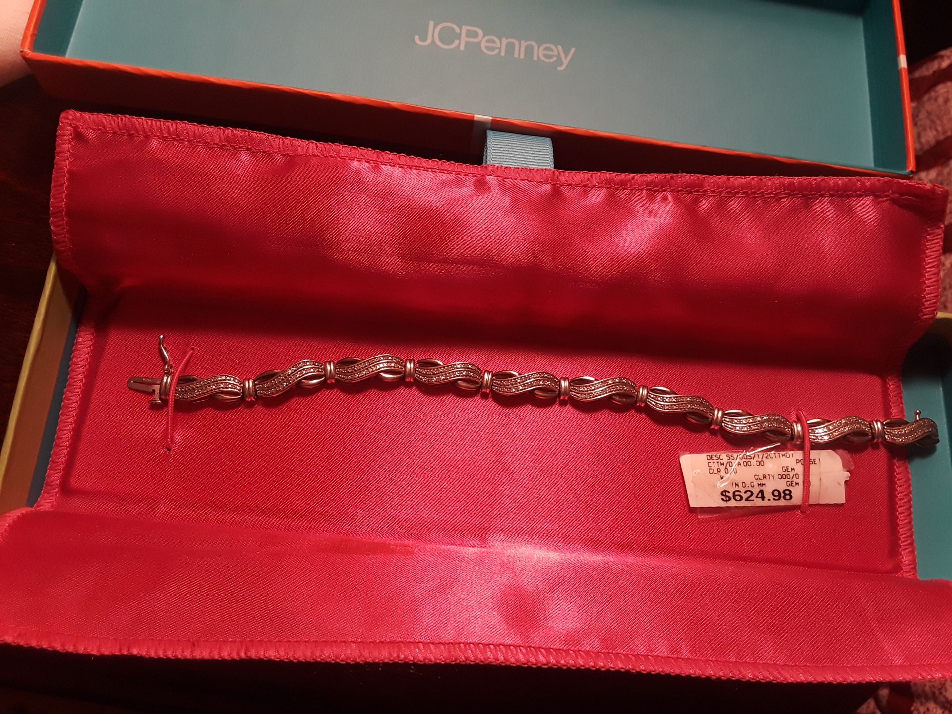 10k Gold Dimond Bracelet Pet And Smoke Free Home