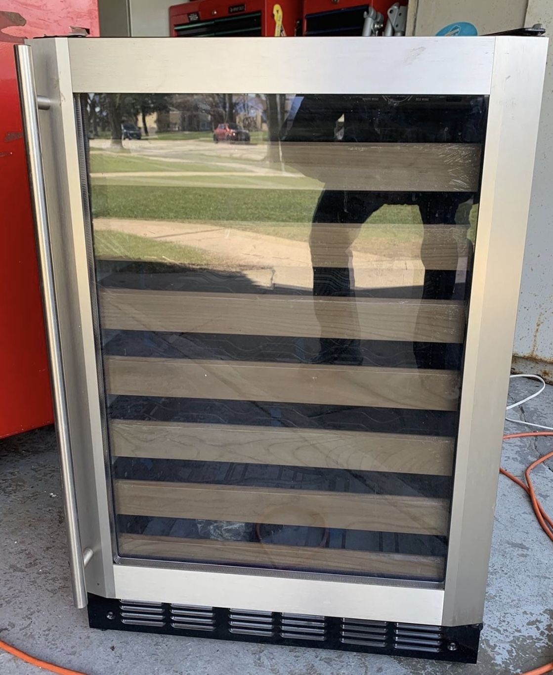 GE Monogram wine chiller/Wine Cooler/ Wine Fridge for Sale in Evanston