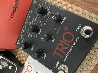 Digitech Trio Plus band creator/looper pedal - With external footswitch