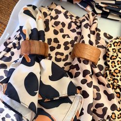Safari party! Cloth napkins and runners