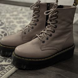 NWT  Dr. Martens  Size 8