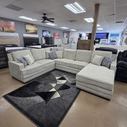 SECTIONAL WITH PILLOWS BRAND NEW.  1 WEEK ON DISPLAY !! LAST ONE 