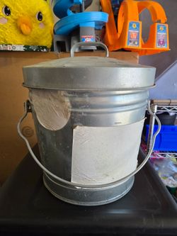 Locking Lid Storage Can