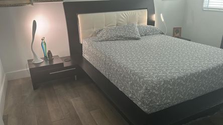 Modern Platform Bed with Upholstered Headboard
