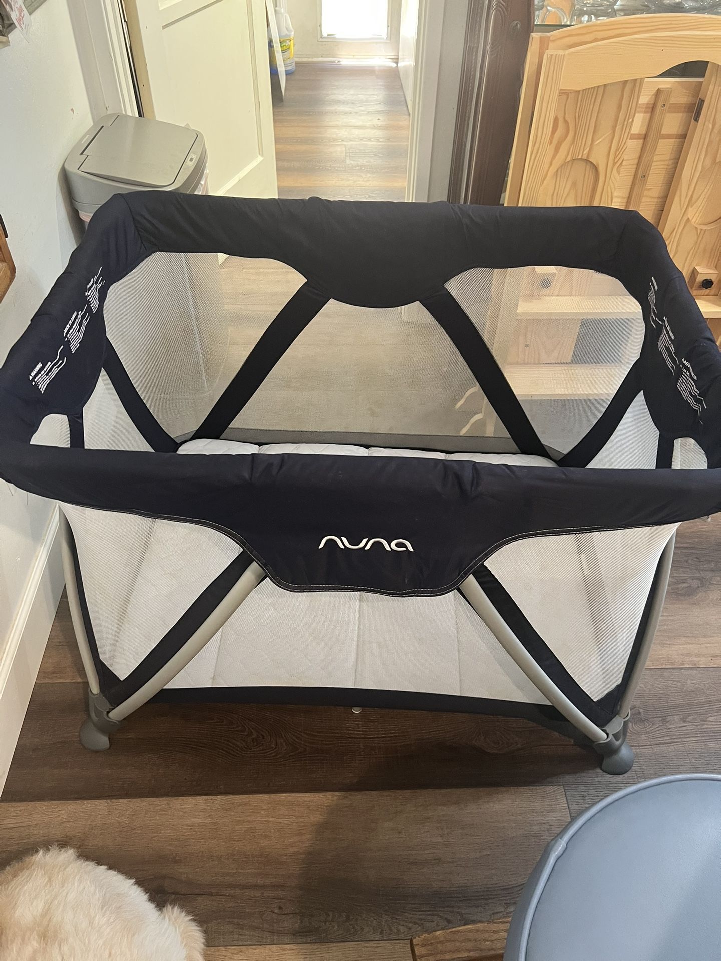 Nuna Pack-n-Play: Sena Air + Changer