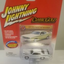 Johnny Lightning White Chase 1971 Plymouth Duster 