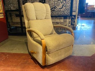 LA-Z-BOY Tan Harbor Town Swiveling Manual Recliner Armchair