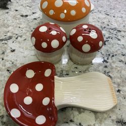 Mushroom S/P  Shaker, Bowl With Lid& Utensil Holder