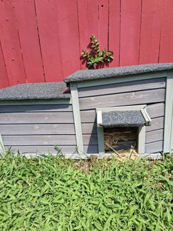 Outdoor insulated cat house