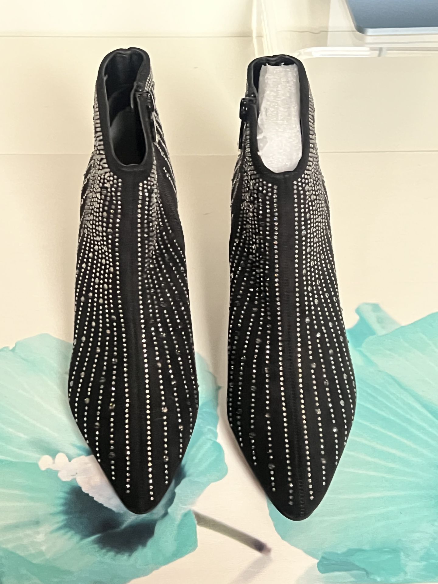 ALANNIS|J Renee-BLACK SUEDE/STONES