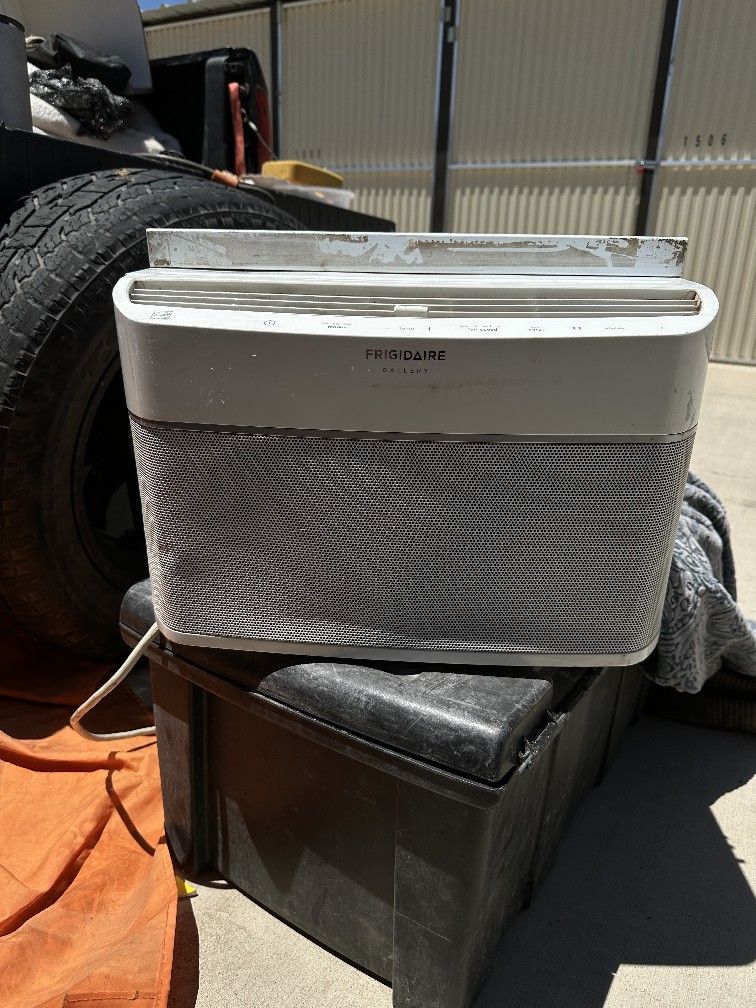 Frigidaire Window AC 8'000 Btu