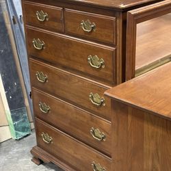 traditional style 6-drawer chest of drawers