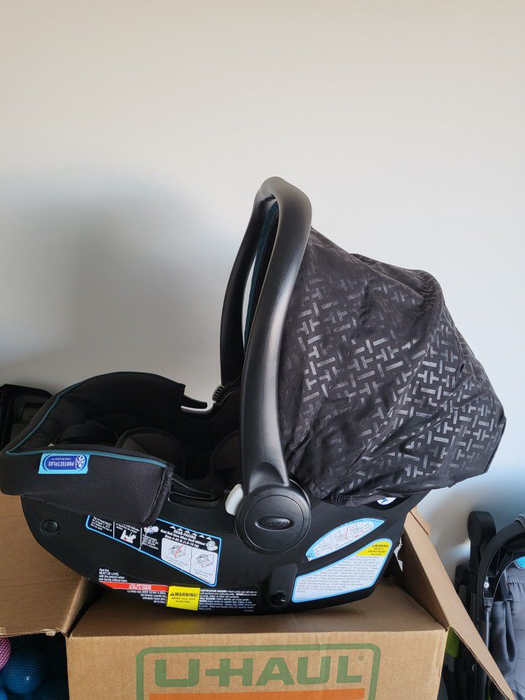 Graco Snugride Snugfit 35 lx carseat, Base and stroller.