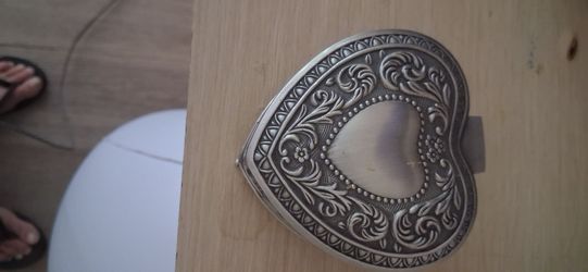 Silver heart shaped jewlery box