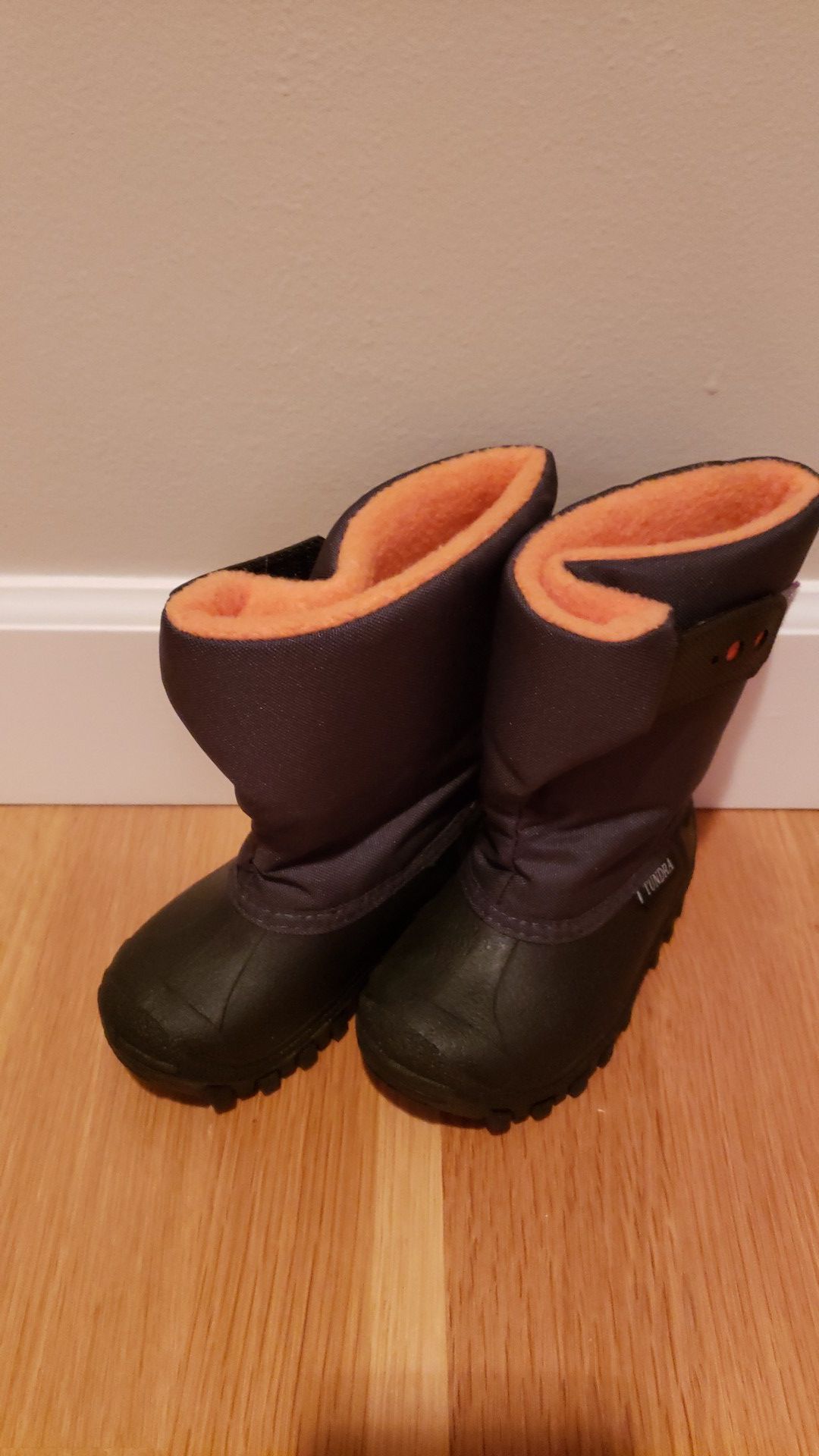 Kid's Size 6 Snow Boots