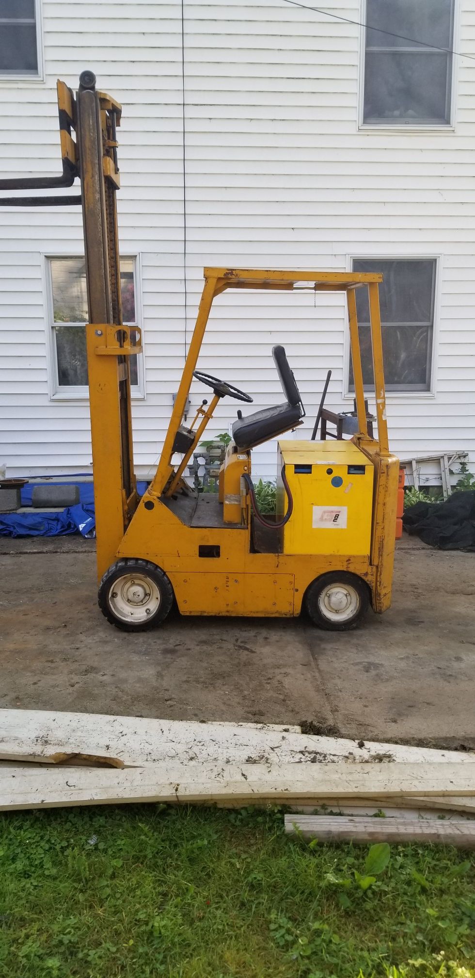 Allis Chalmers 5k electric warehouse forklift