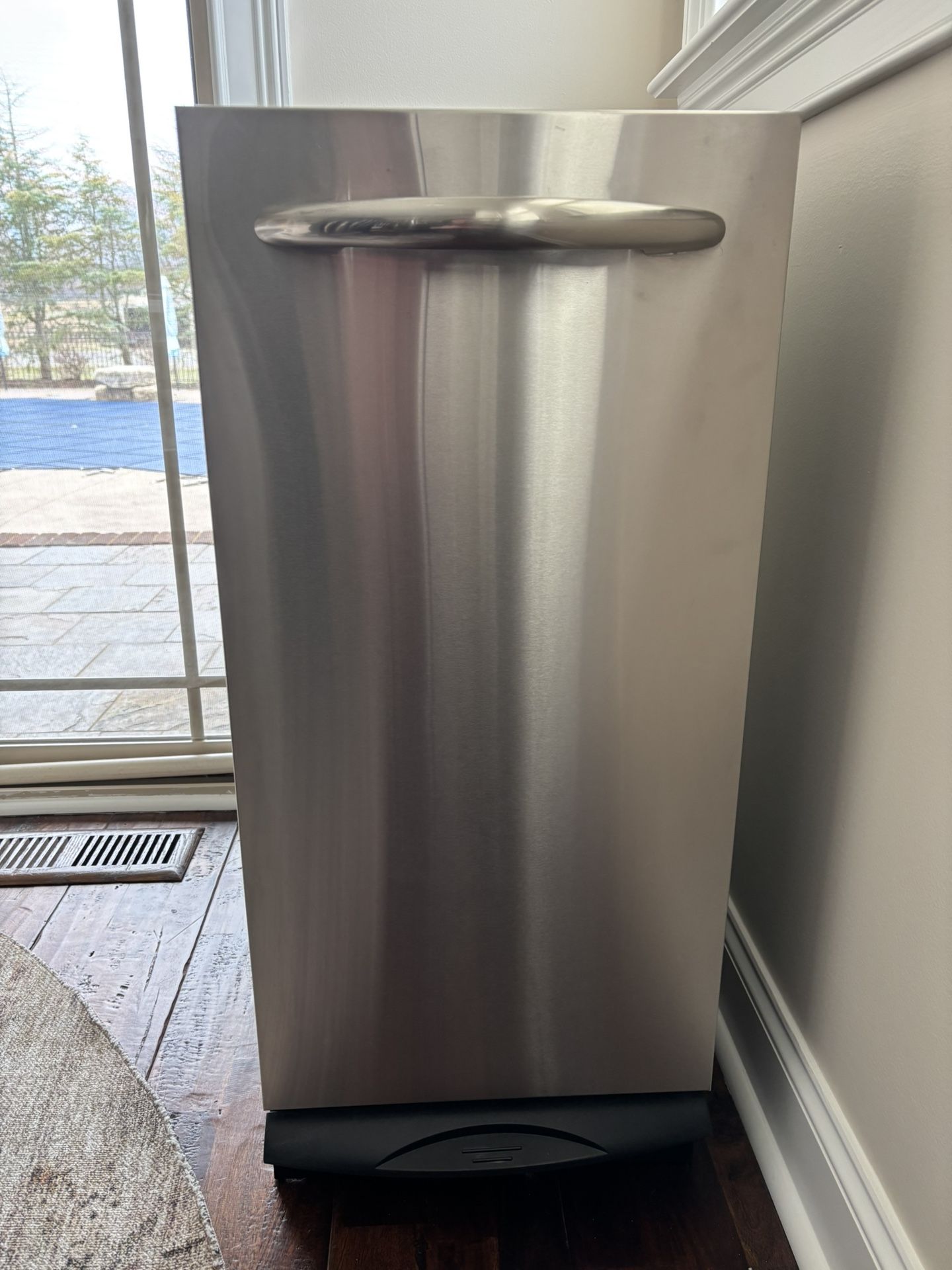 GE Trash compactor