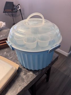 Cupcake Carrier with Dome Lid