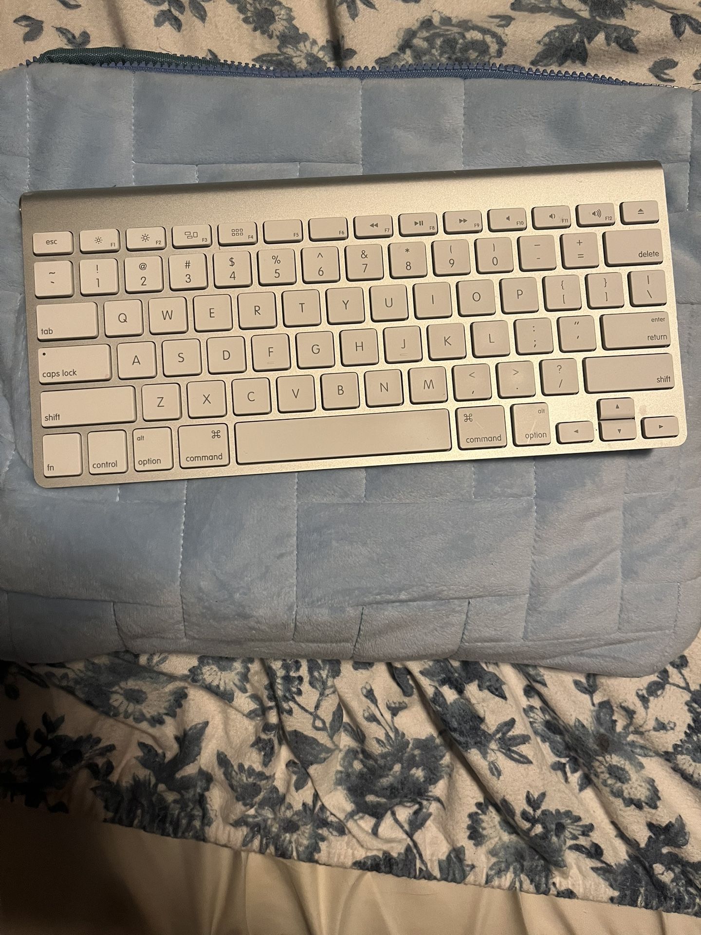 Apple Keyboard 