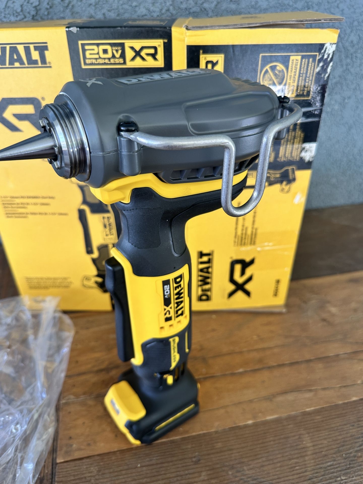 Max 2000 Expander Dewalt 20-Volt MAX 1-1/2 in. PEX Expander (Tool-Only) for Sale in ...