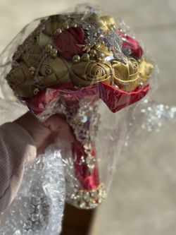 New Golden Red Flower Quinceanera Bouquet 