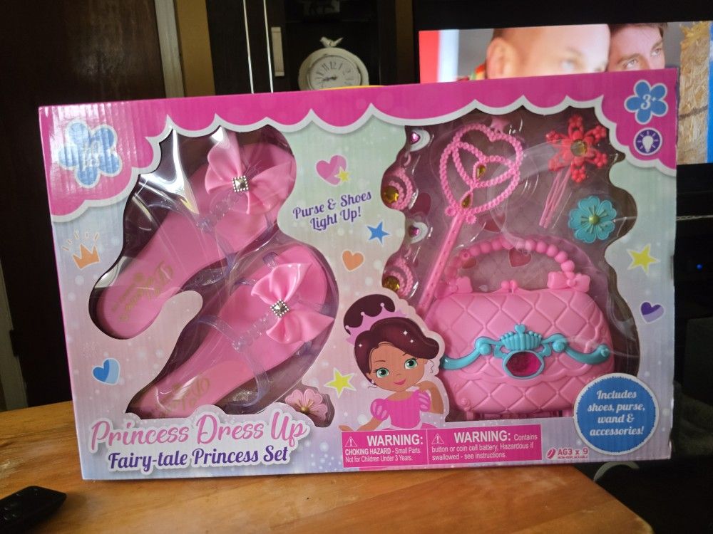 🆕️DRESS UP- INCLUDES SHOES, PURSE, WAND, AND SEVERAL ACCESSORIES.