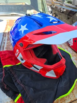 Dirt bike helmet - size medium