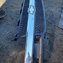 GM HD2500 Grill Available 05 Savana