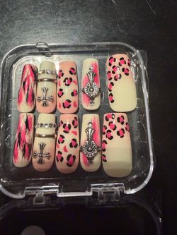 Press on nails