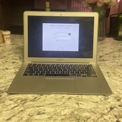2016 MacBook Air It’s In Pretty Much Perfect Condition Work Fine 