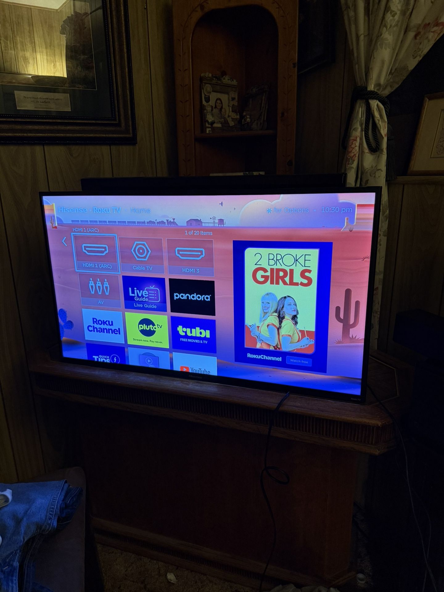 Hisense Roku 40” smart tv