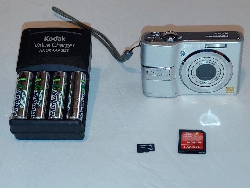 Digital Camera Bundle-Comes With Memory Card/Charger/Batteries