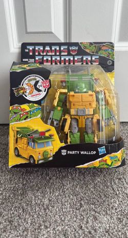 Transformers x Teenage Mutant Ninja Turtles Party Wallop Mash-Up Pack Action