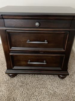Dark Wood 3-Drawer Nightstand / End Table