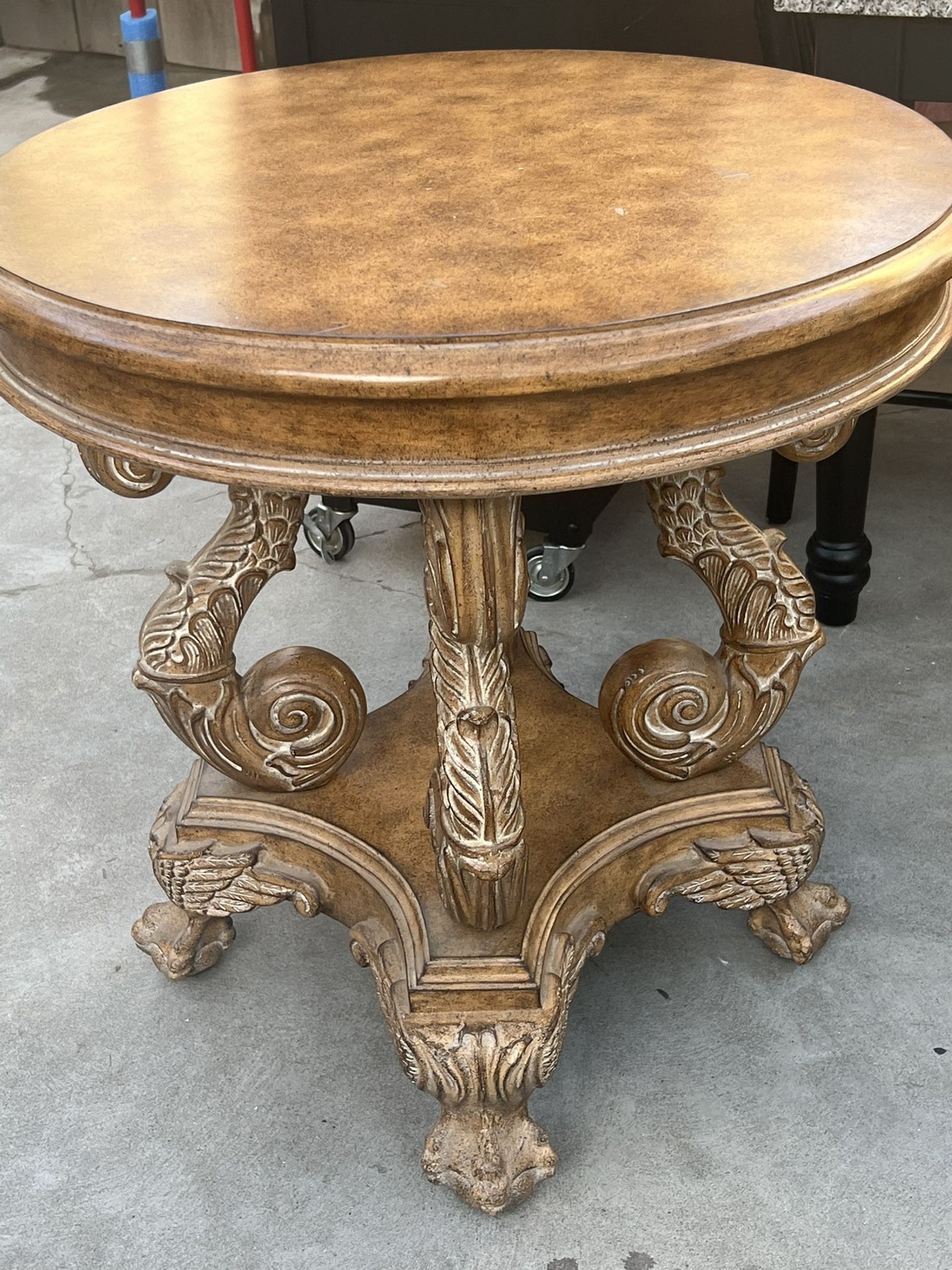 BEAUTIFUL SIDE TABLE LIKE NEW