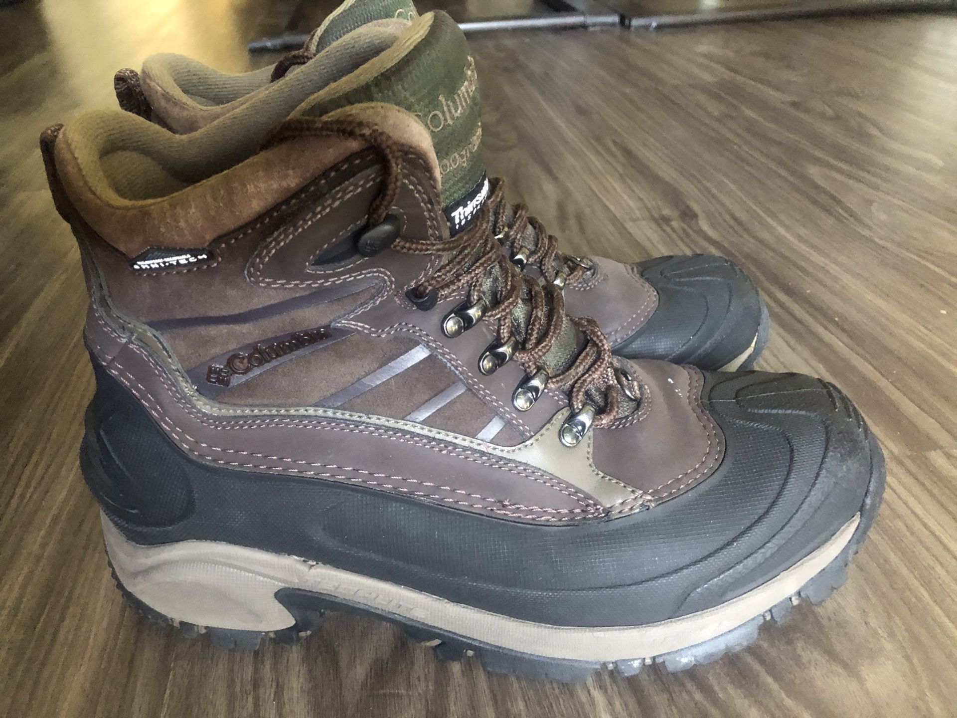 Columbia bugaboot 200 grams snow boots