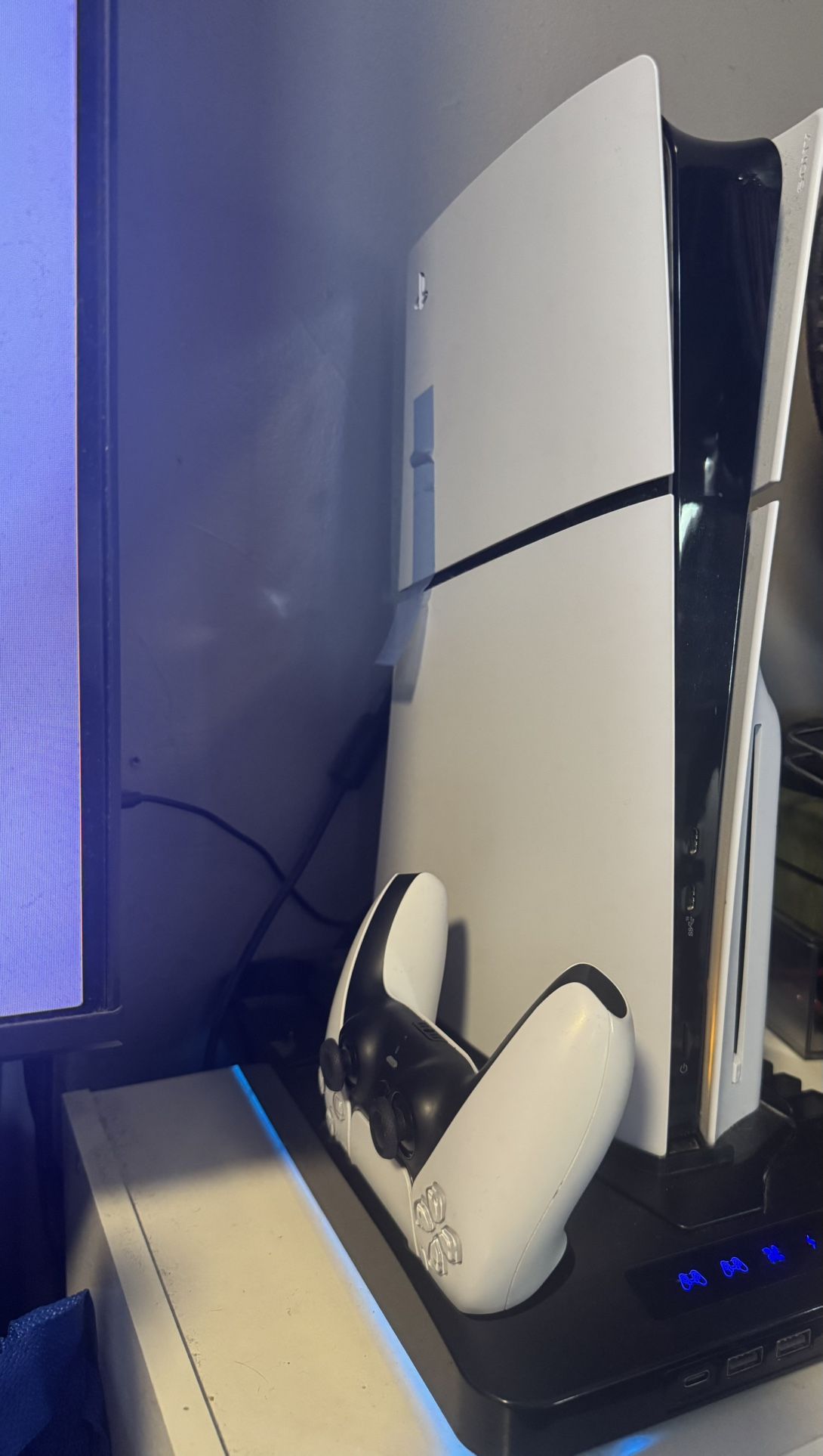 Ps4 with charging station