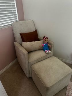 Davinci nursery glider